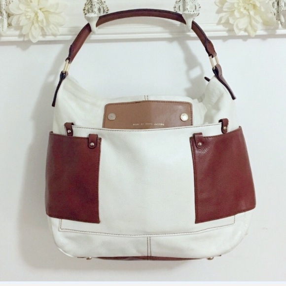 Marc Jacobs Handbags - Marc Jacobs Leather Handbag